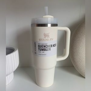 NWT Stanley 30 oz. Adventure Quencher Tumbler- Cream